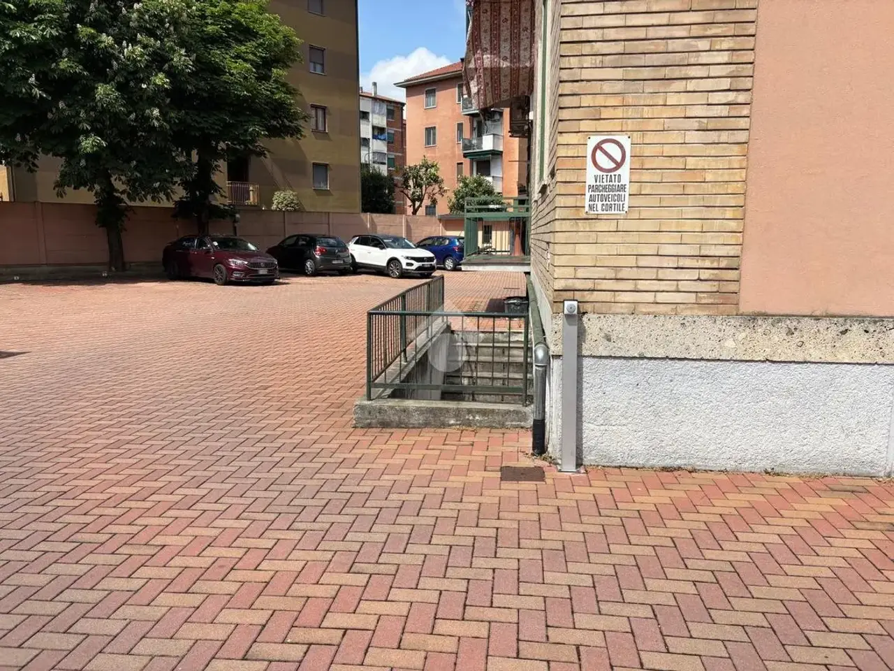 Magazzino in Via Bagarotti 34, Milano, {3} - Foto 1