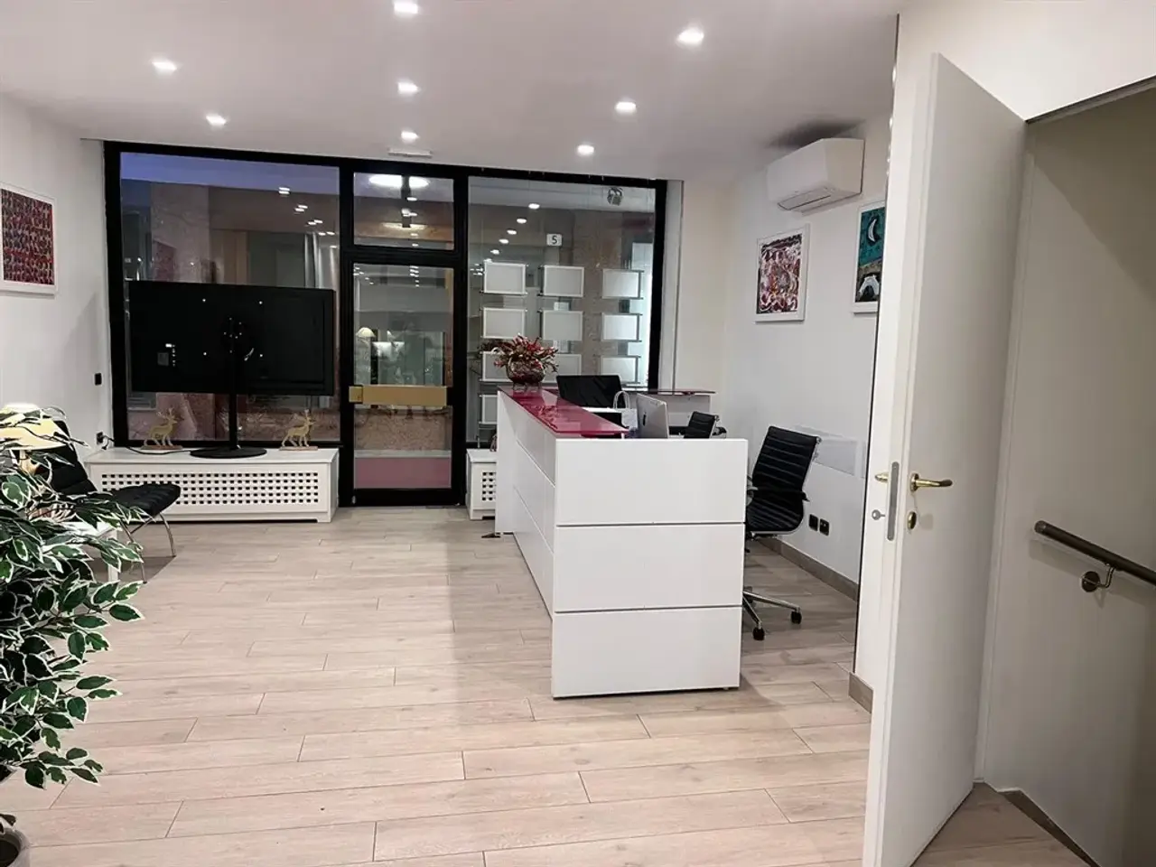Esercizio commerciale in Via Bepin, Cortina D'Ampezzo, {3} - Foto 2