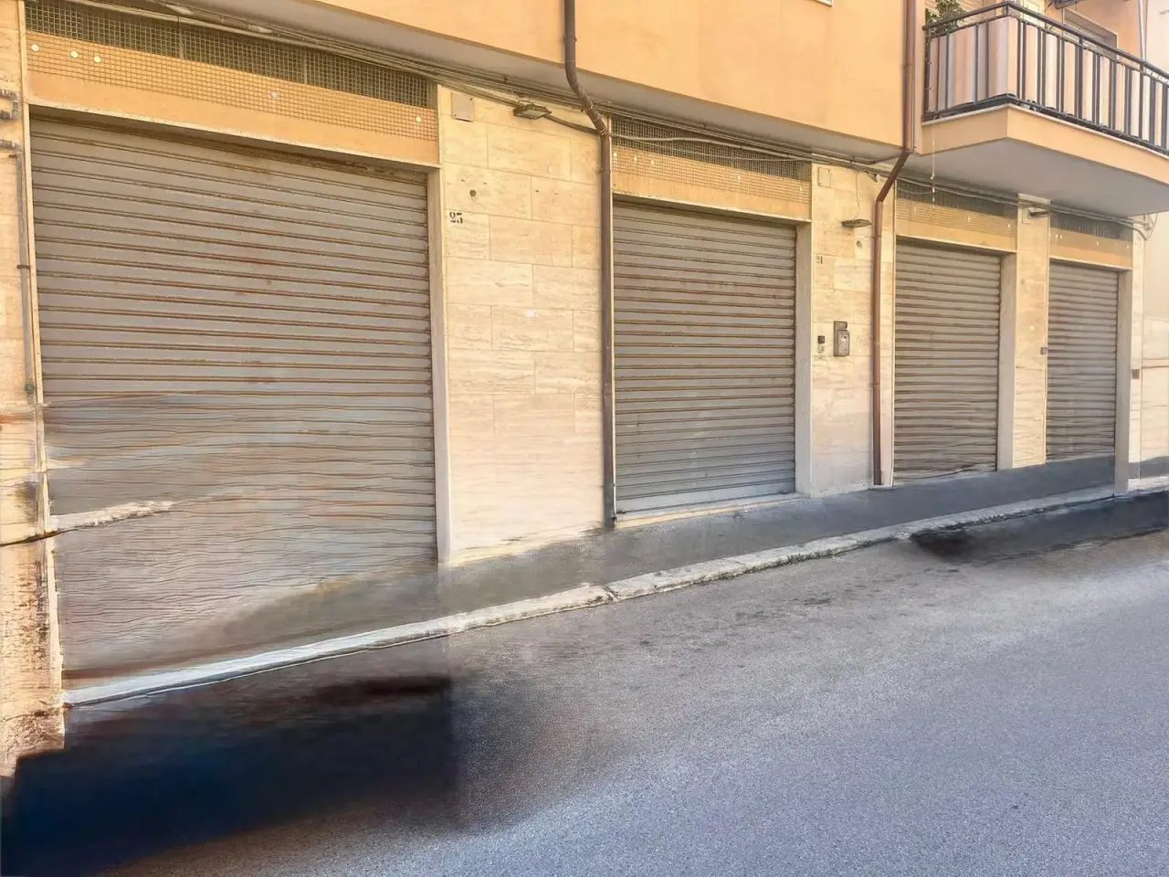 Negozio in Via Giacomo Leopardi, Monopoli, {3} - Foto 1