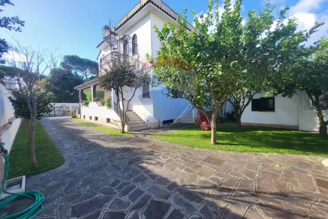 Mansion in Via dei Garofani 68, Anzio - Photo 1