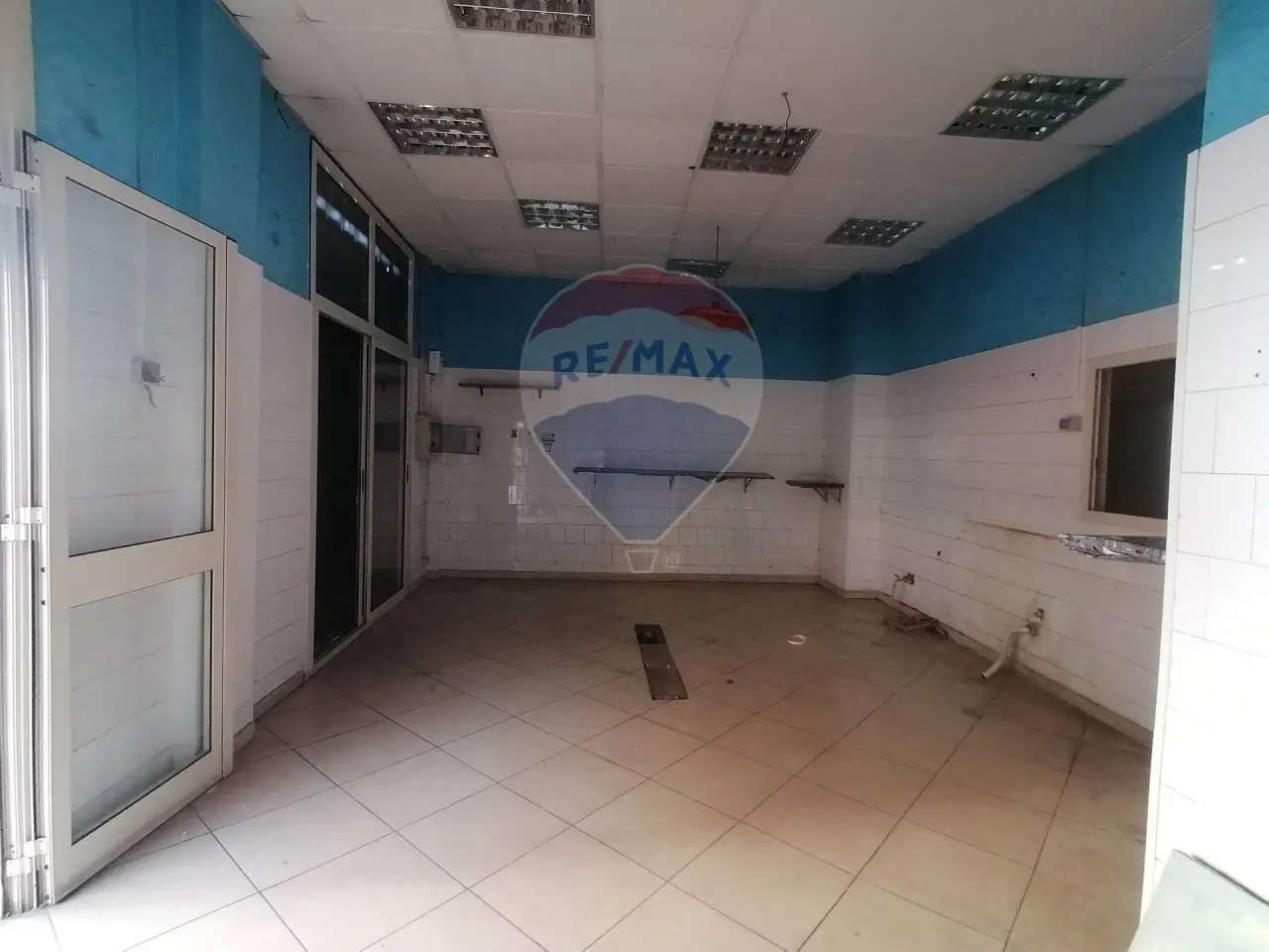 Negozio in Via Lenin Nikolaj 124, Misterbianco, {3} - Foto 1