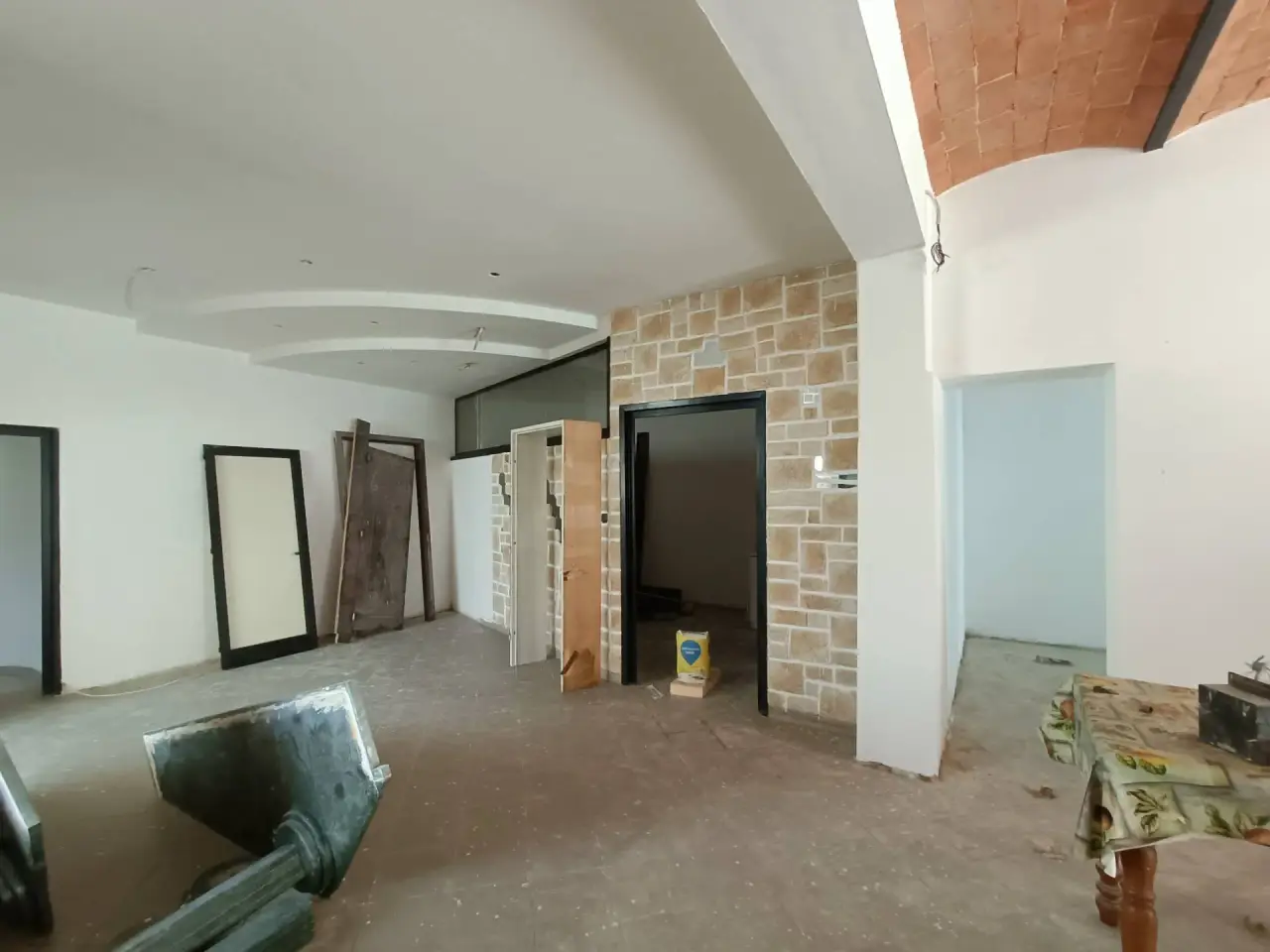 Negozio in Via Vittorio Veneto, Crespina Lorenzana, {3} - Foto 1