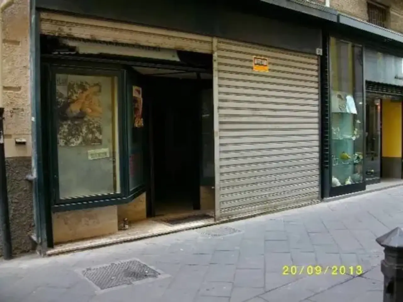 Negozio in Via della Repubblica, Cava De' Tirreni, {3} - Foto 1