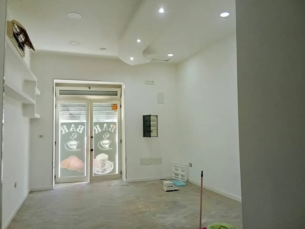 Negozio in Corso Aldo Moro 92, Santa Maria Capua Vetere, {3} - Foto 2