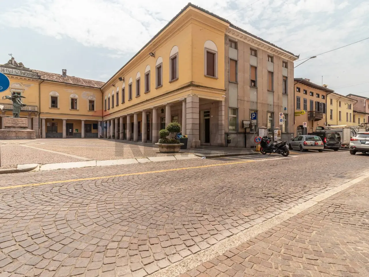 Negozio in Piazza Cavour 17/19, Gambolo', {3} - Foto 1