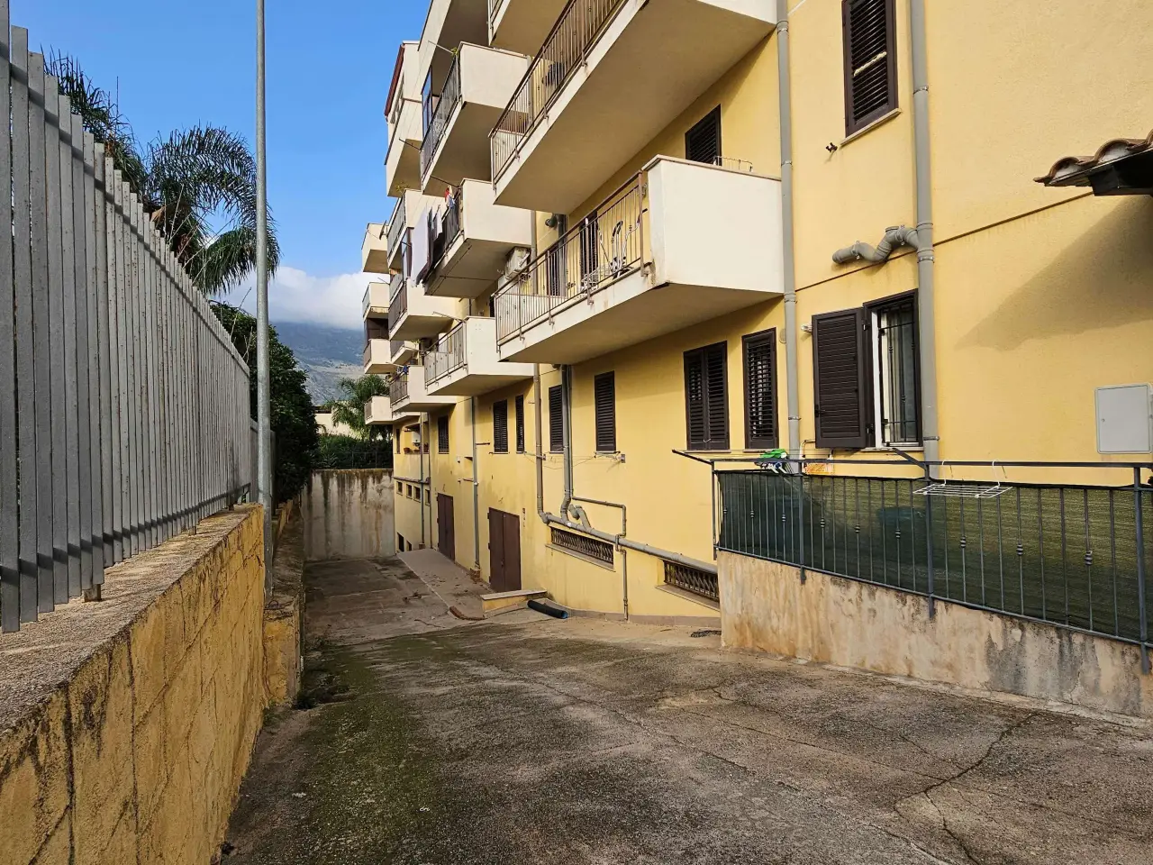 Palazzina commerciale in , Carini, {3} - Foto 1