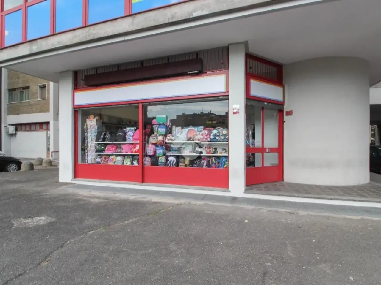 Negozio in Via Giacomo Matteotti 18, San Giuliano Milanese, {3} - Foto 1