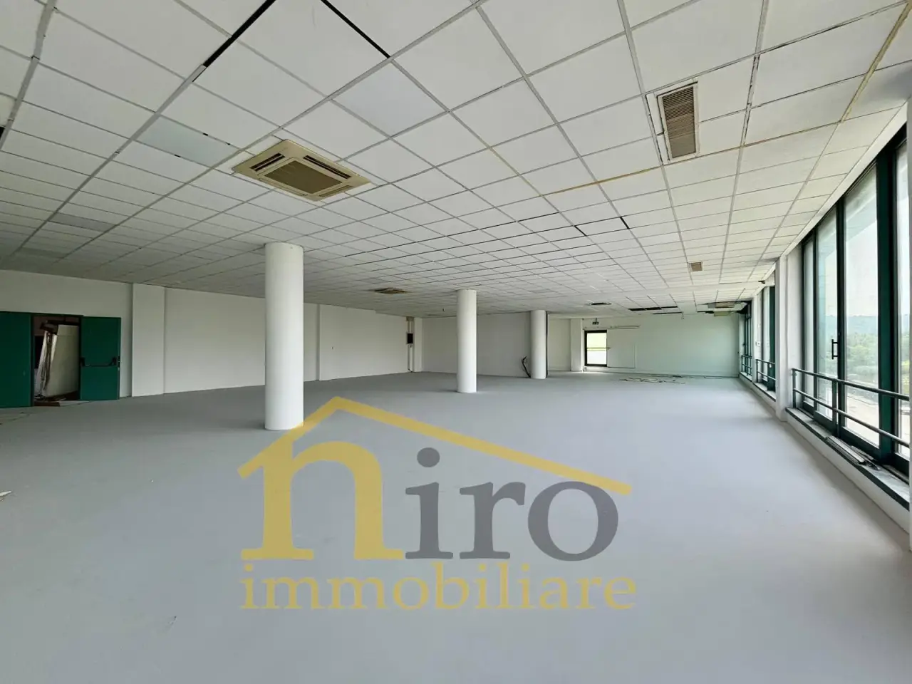 Negozio in Via delle Gualchiere, Citta' Sant'Angelo, {3} - Foto 1