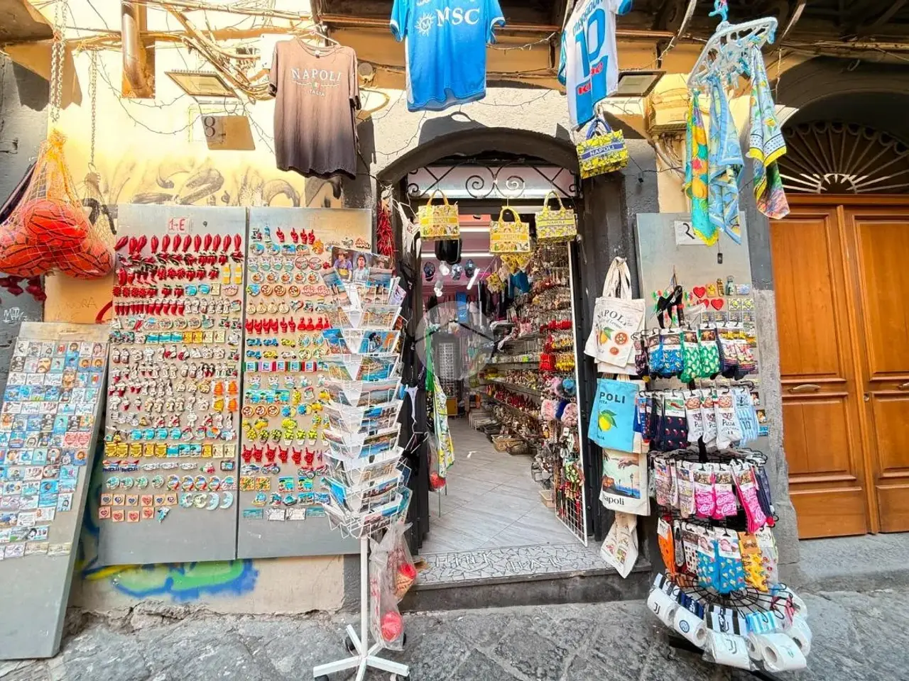 Negozio in Via Santa Chiara 9, Napoli, {3} - Foto 2
