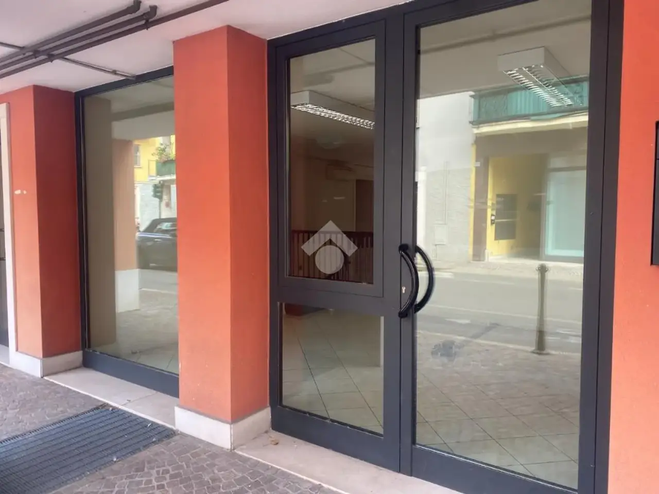Negozio in Corso Giuseppe Mazzini 128, Bussolengo, {3} - Foto 2