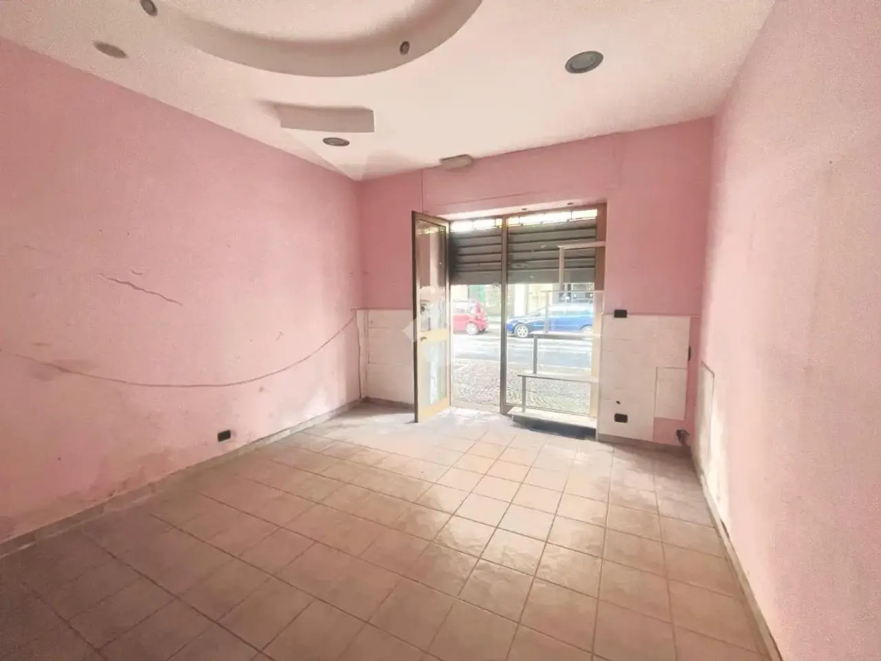 Negozio in Via Generale Giuseppe Perotti 48, Grugliasco, {3} - Foto 1