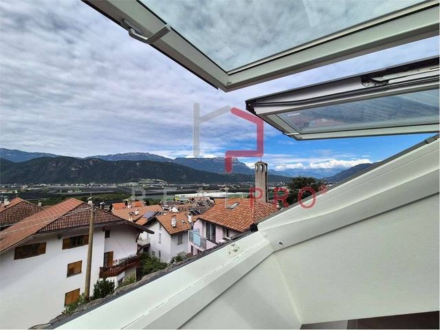 2-room flat in Via degli Alpini, Laives - Photo 1