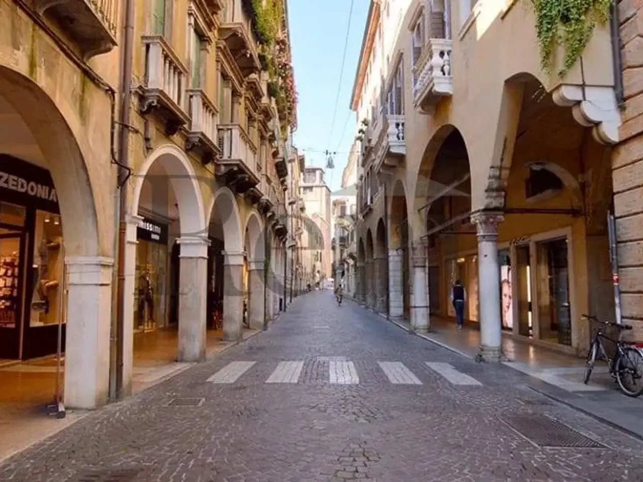 Negozio in Piazza Duomo 1, Treviso, {3} - Foto 2