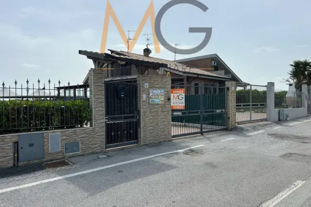 Villa bifamiliare in vendita, Via Francesco Petrarca 26, Termoli - Foto 1