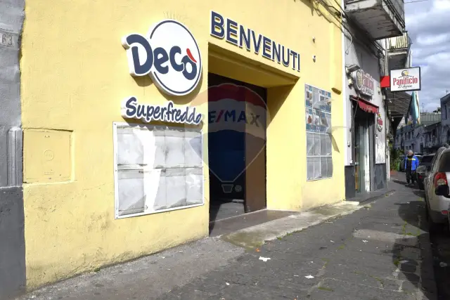 Geschäft in Via Comunale Cassano 15, Napoli - Foto 1