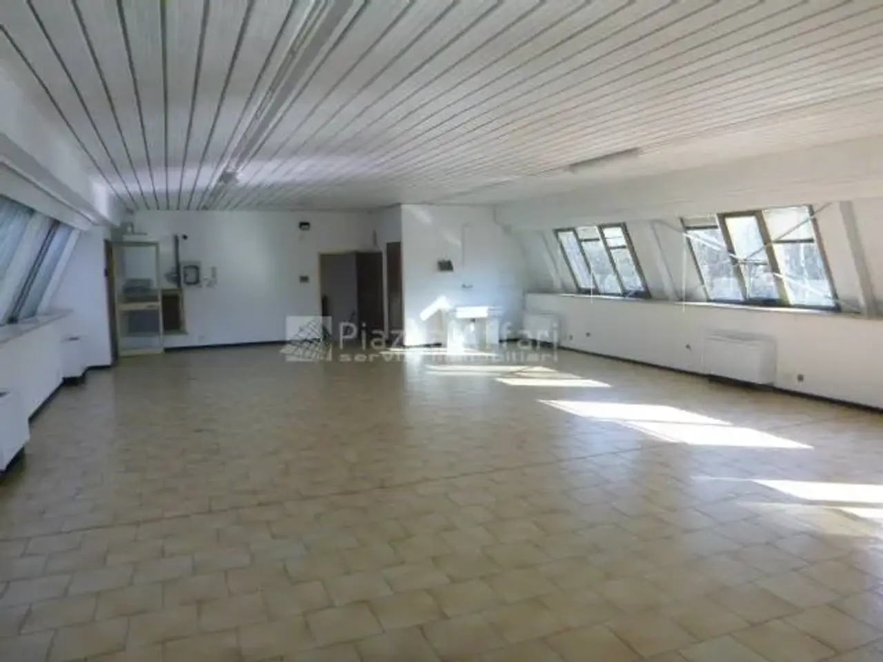 Ufficio in Via Gian Battista Bodoni 3, Reggio Emilia, {3} - Foto 2