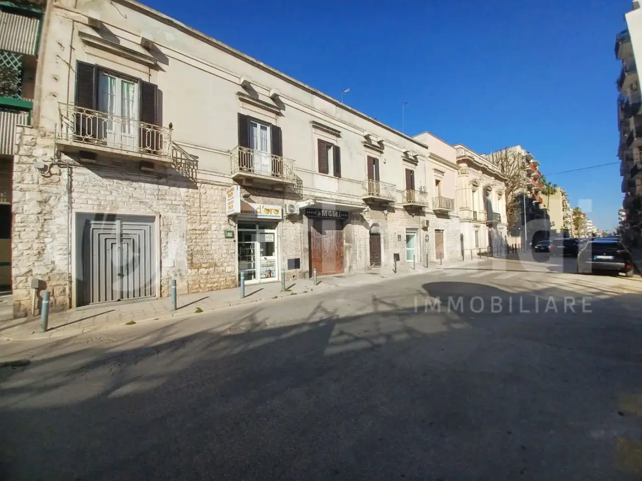 Negozio in Via Vittorio Malcangi 13, Trani, {3} - Foto 2
