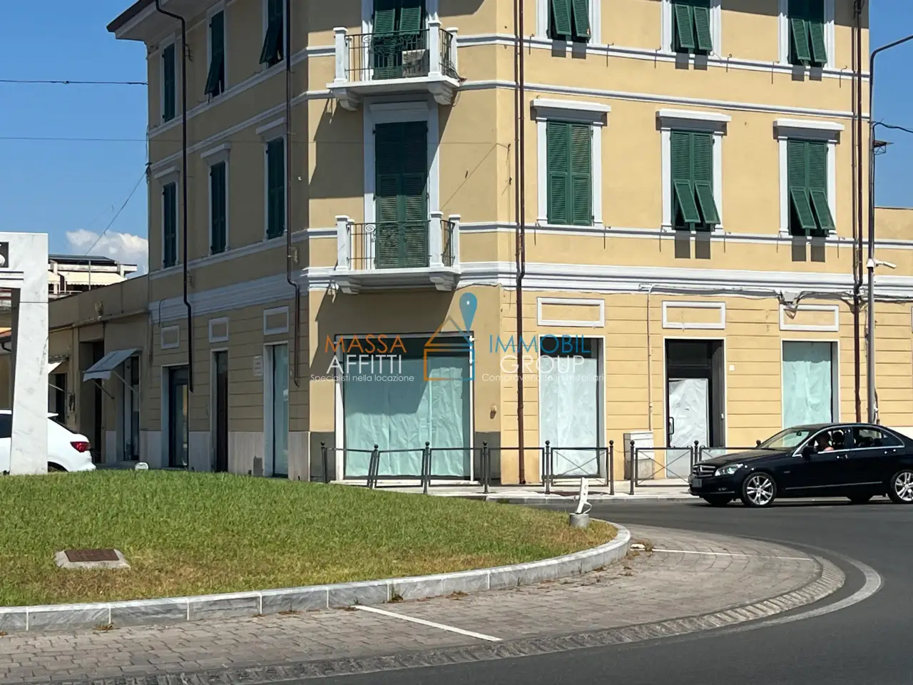 Negozio in Viale XX Settembre 199, Carrara, {3} - Foto 1