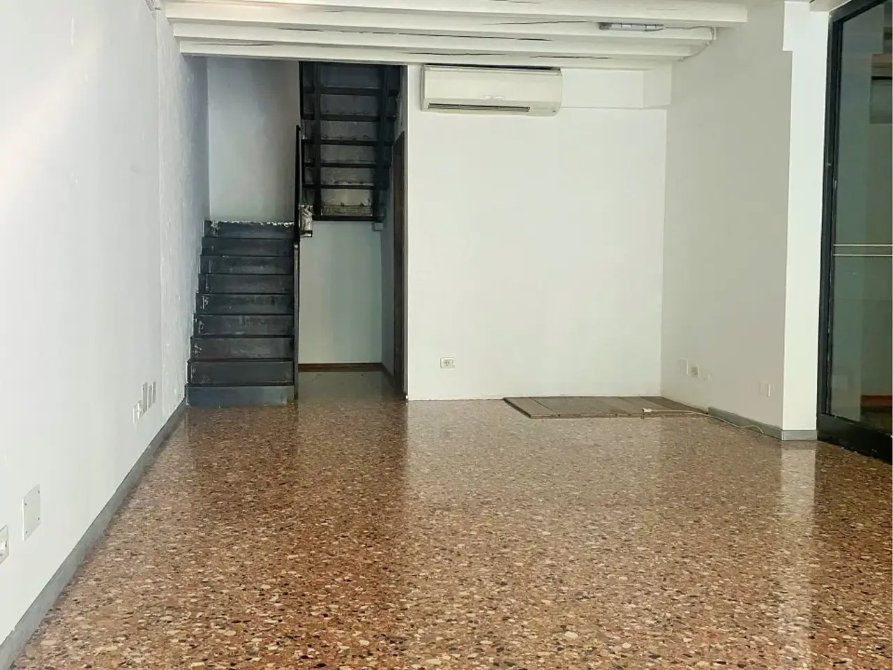Negozio in Piazza Giorgione, Castelfranco Veneto, {3} - Foto 2