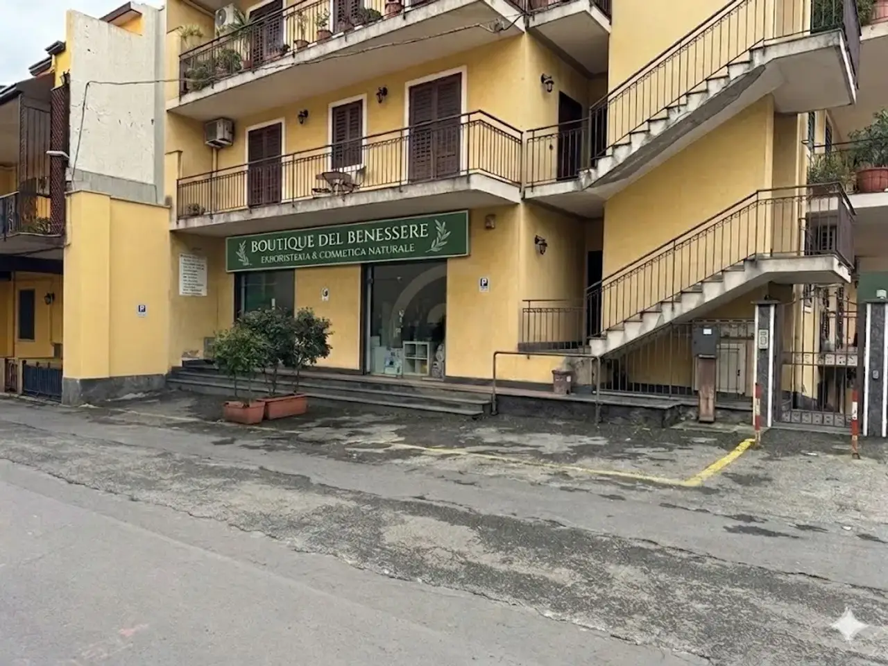 Palazzina commerciale in Via Sciarelle 67, Acireale, {3} - Foto 2