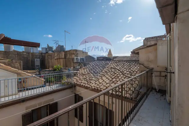 Apartament in Via Luigi Strurzo 7, Caltagirone - Photo 1