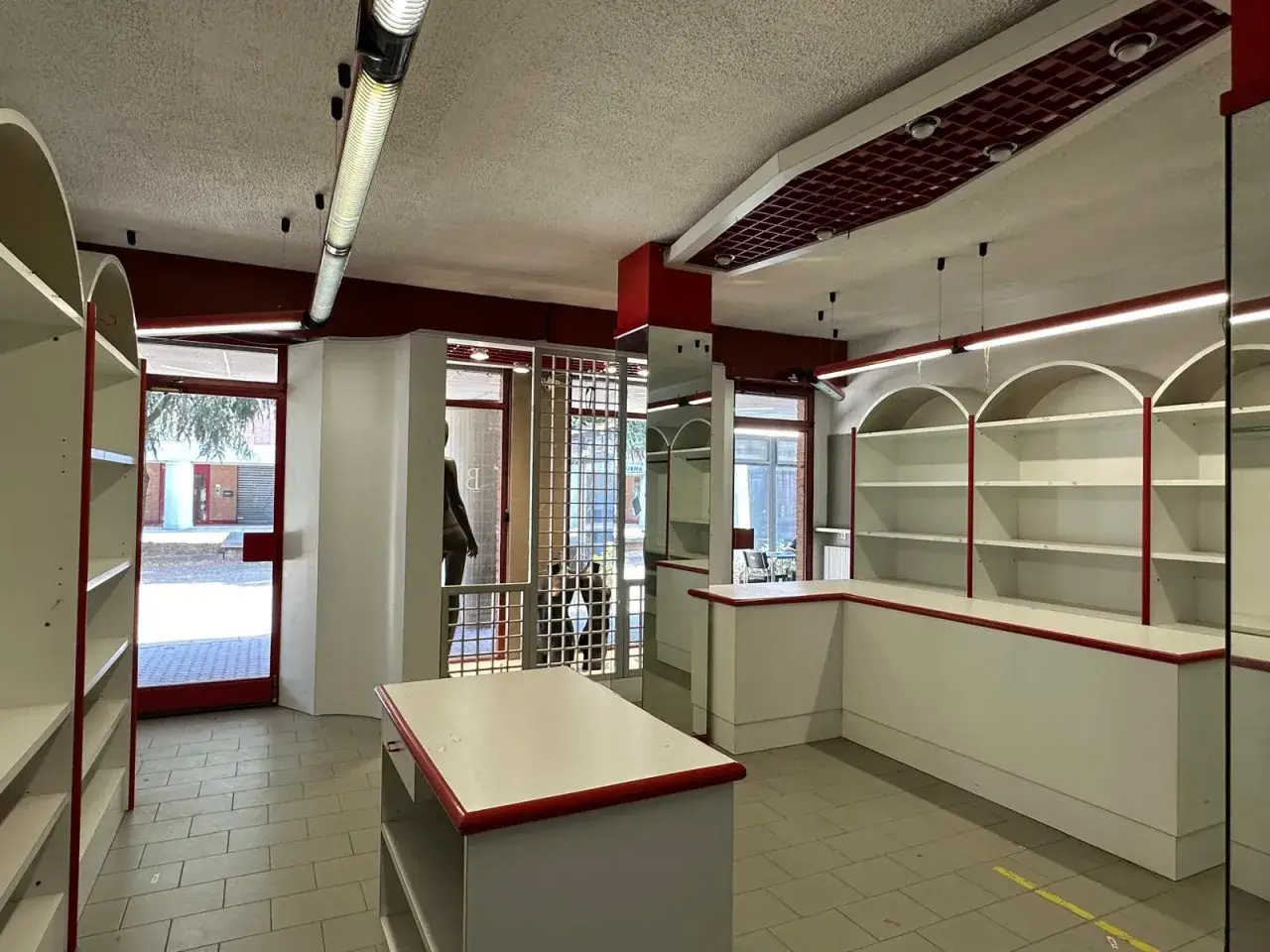 Negozio in Via Duccio di Buoninsegna 11, Assago, {3} - Foto 2
