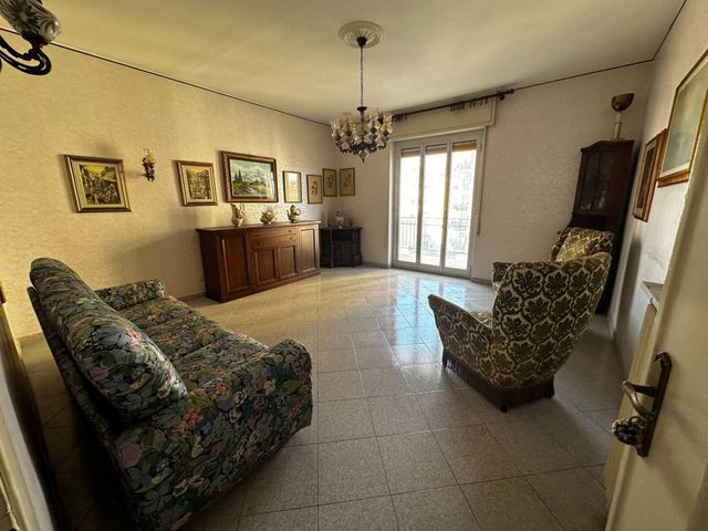 4-room flat in Via Papa Giovanni XXIII, Taggia - Photo 1