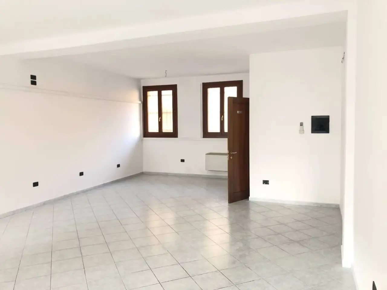 Locale commerciale in Via Pier Domenico Frattini 43, Legnago, {3} - Foto 2