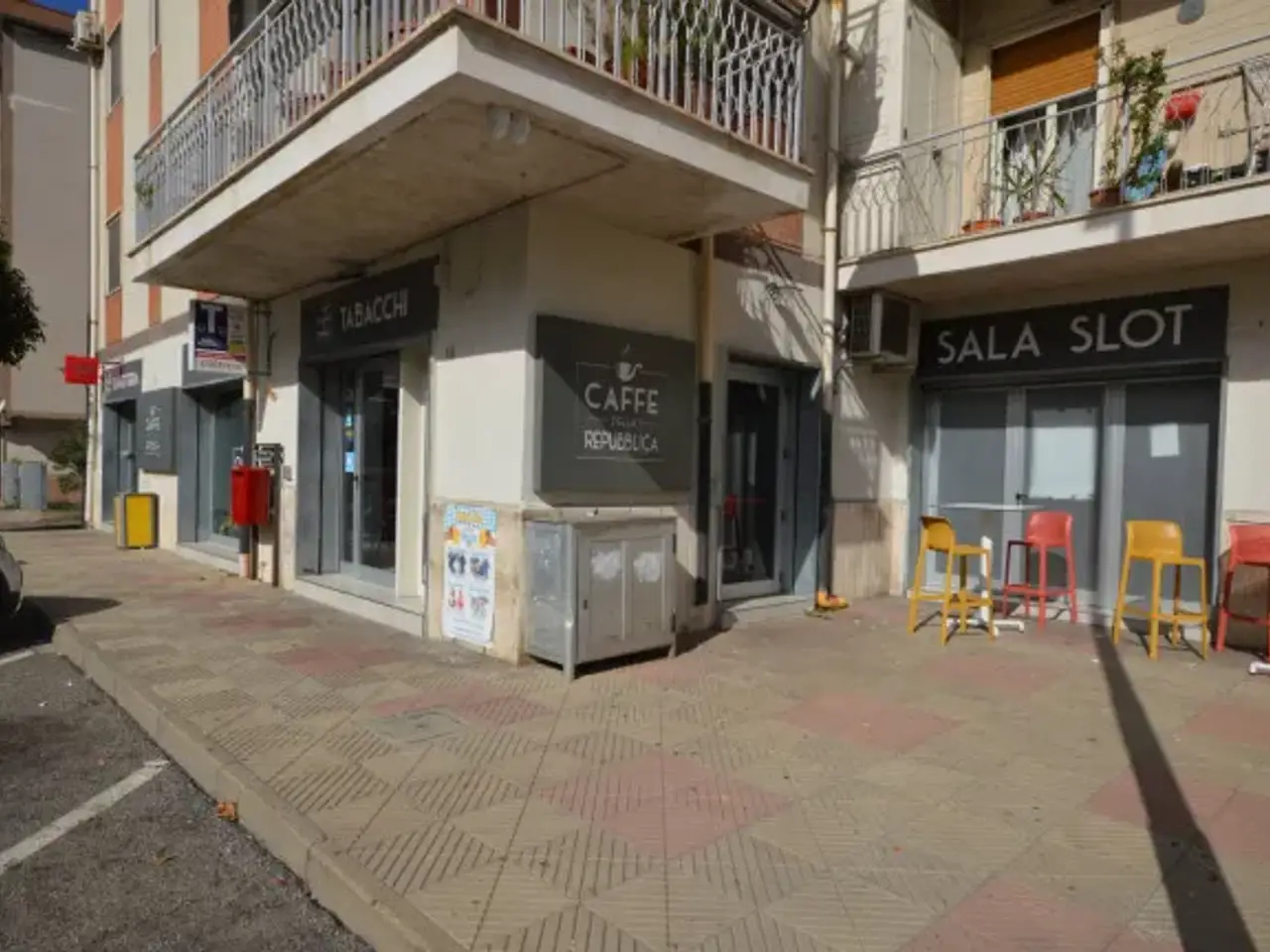 Locale commerciale in Corigliano-Rossano - Viale della Repubblica, 88, Corigliano-Rossano, {3} - Foto 1