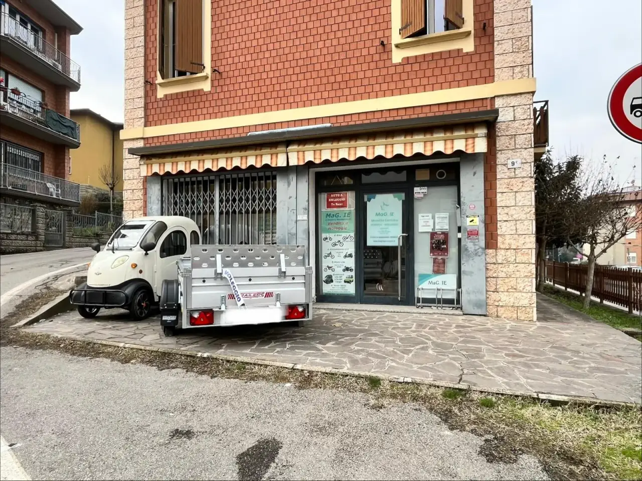 Negozio in Piazza della Repubblica 9/C, Monte San Pietro, {3} - Foto 2