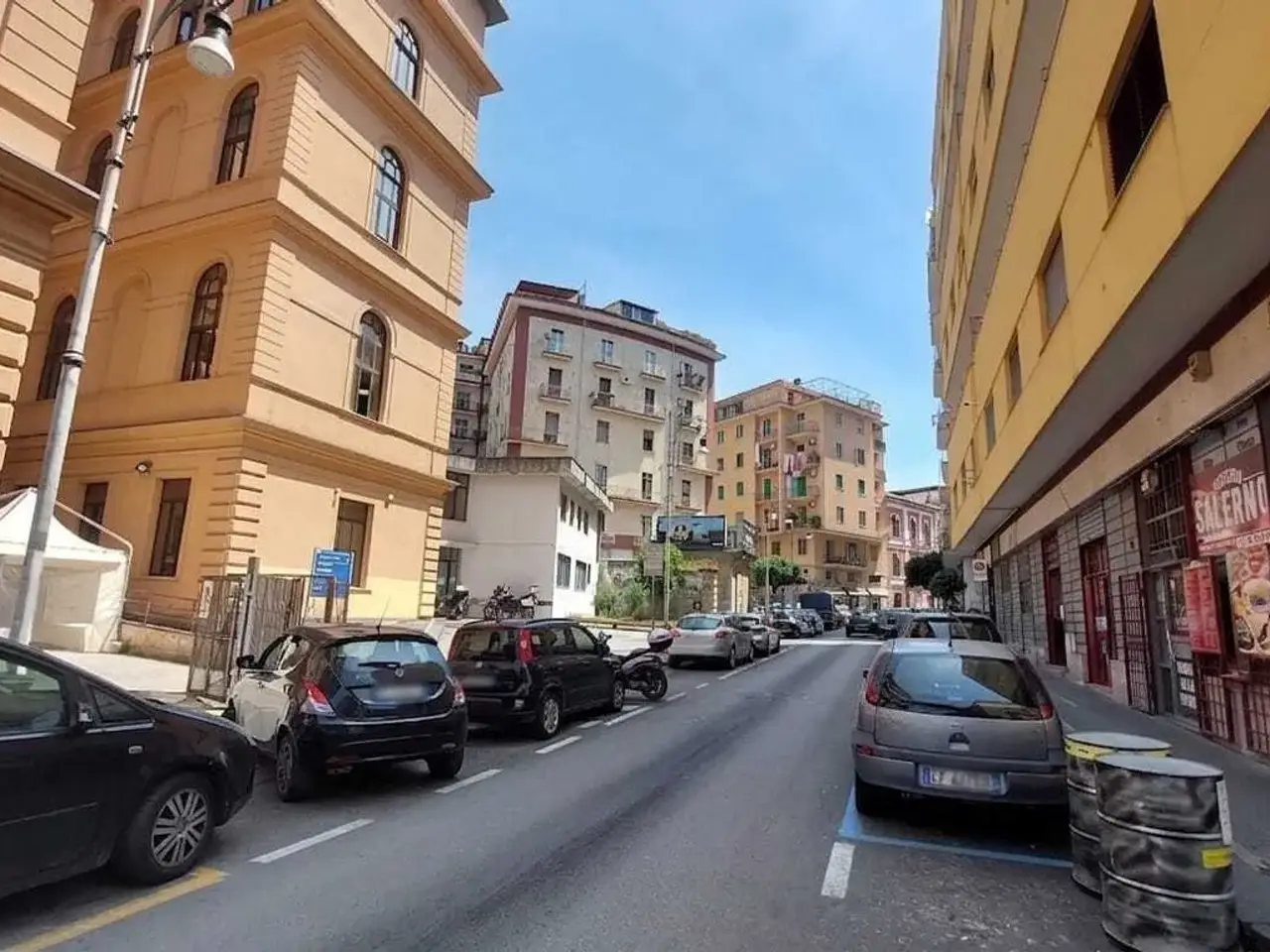 Negozio in Via Michele Vernieri 61, Salerno, {3} - Foto 1
