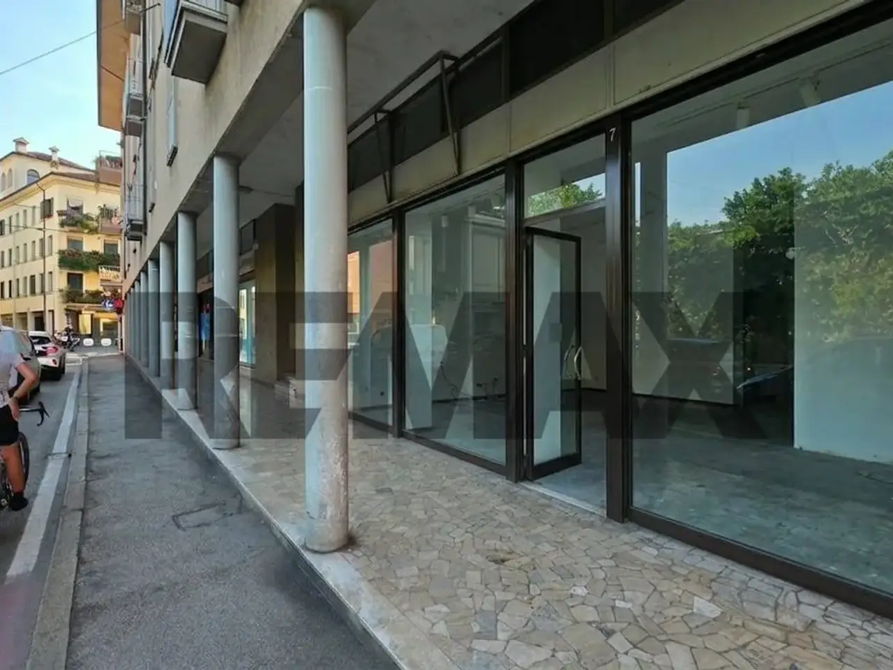 Negozio in Viale Margherita 7, Vicenza, {3} - Foto 1