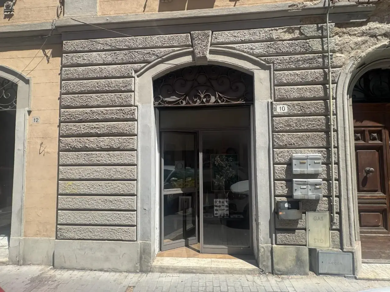Locale commerciale in a Dante Alighieri 10, Pontedera, {3} - Foto 2
