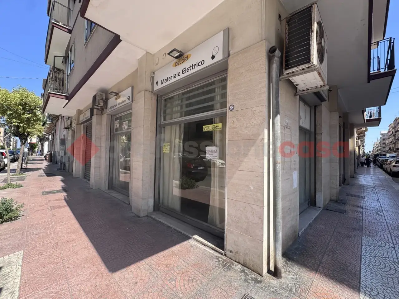 Negozio in Oberdan 37a, Taranto, {3} - Foto 1