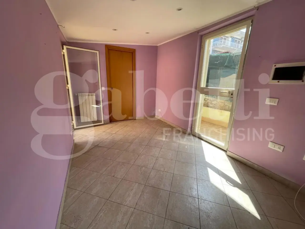 Magazzino in Via Atratina 99, Gaeta, {3} - Foto 1