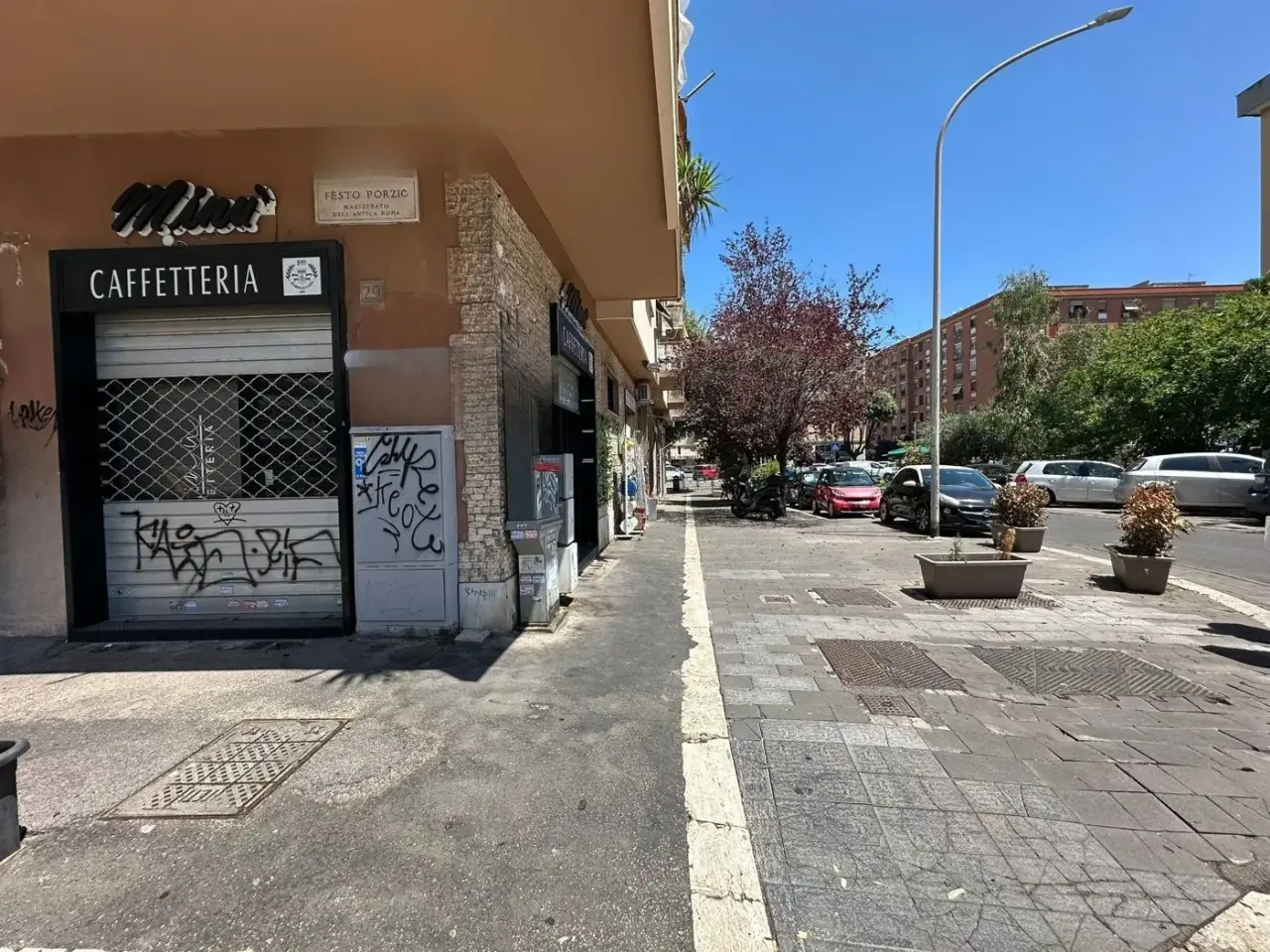 Negozio in Largo Appio Claudio 391, Roma, {3} - Foto 2