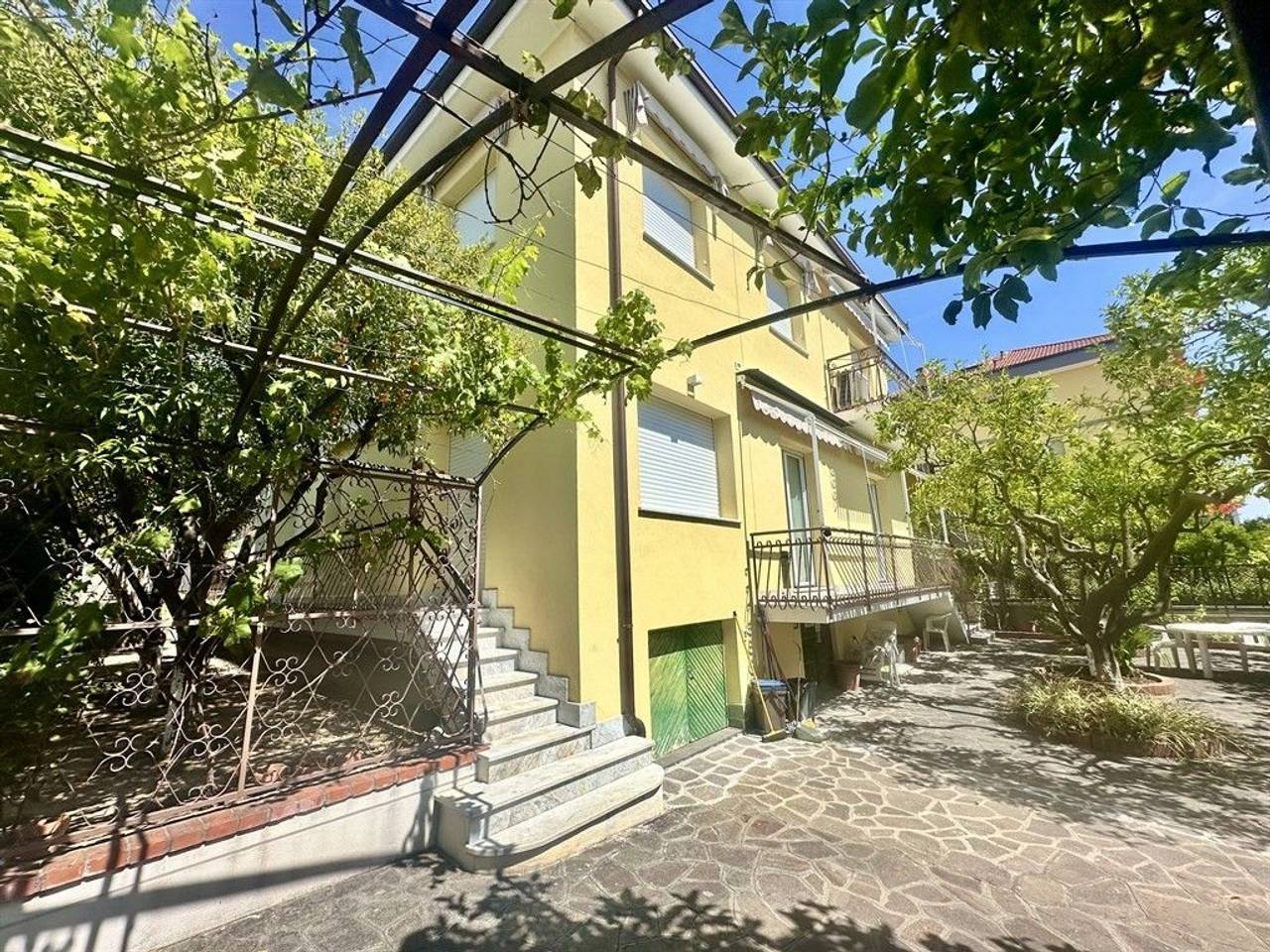 casa indipendente in vendita a Loano