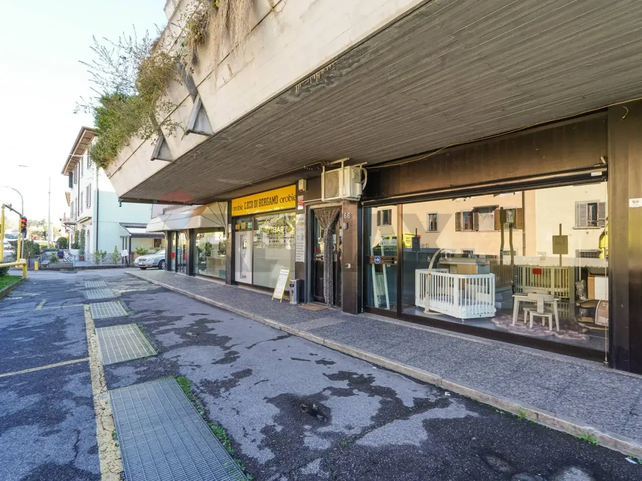 Esercizio commerciale in , Bergamo, {3} - Foto 1