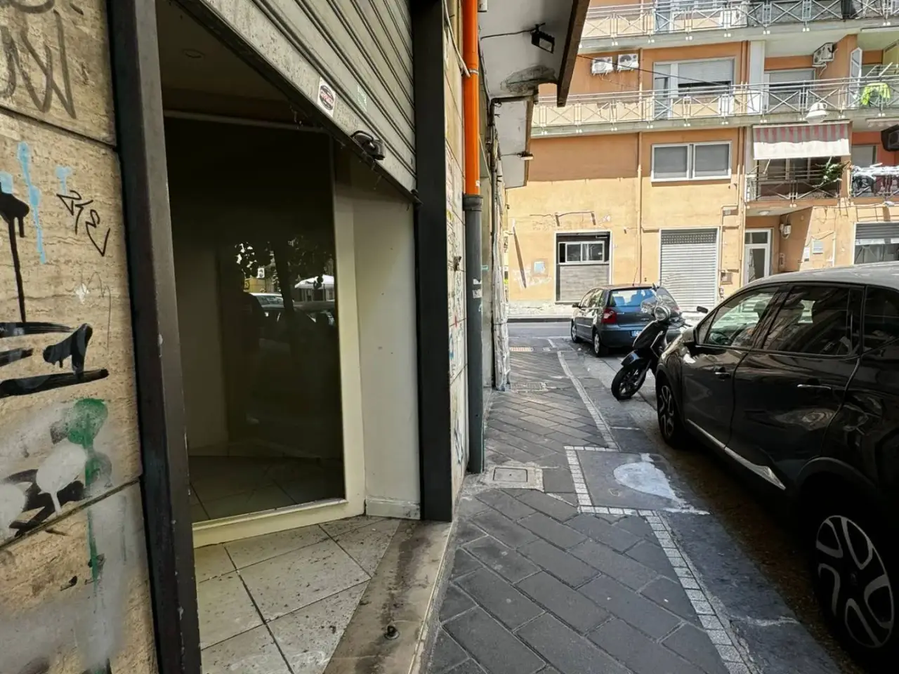 Negozio in Via Sabato Robertelli 6, Salerno, {3} - Foto 1