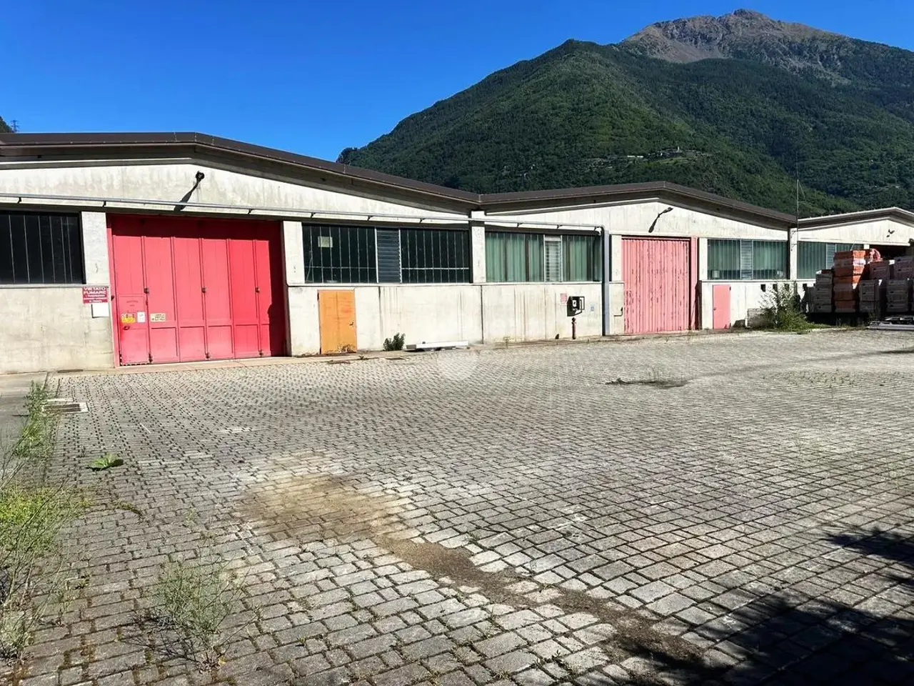 Capannone in Via Lungo Adda V Alpini 109, Tirano, {3} - Foto 1