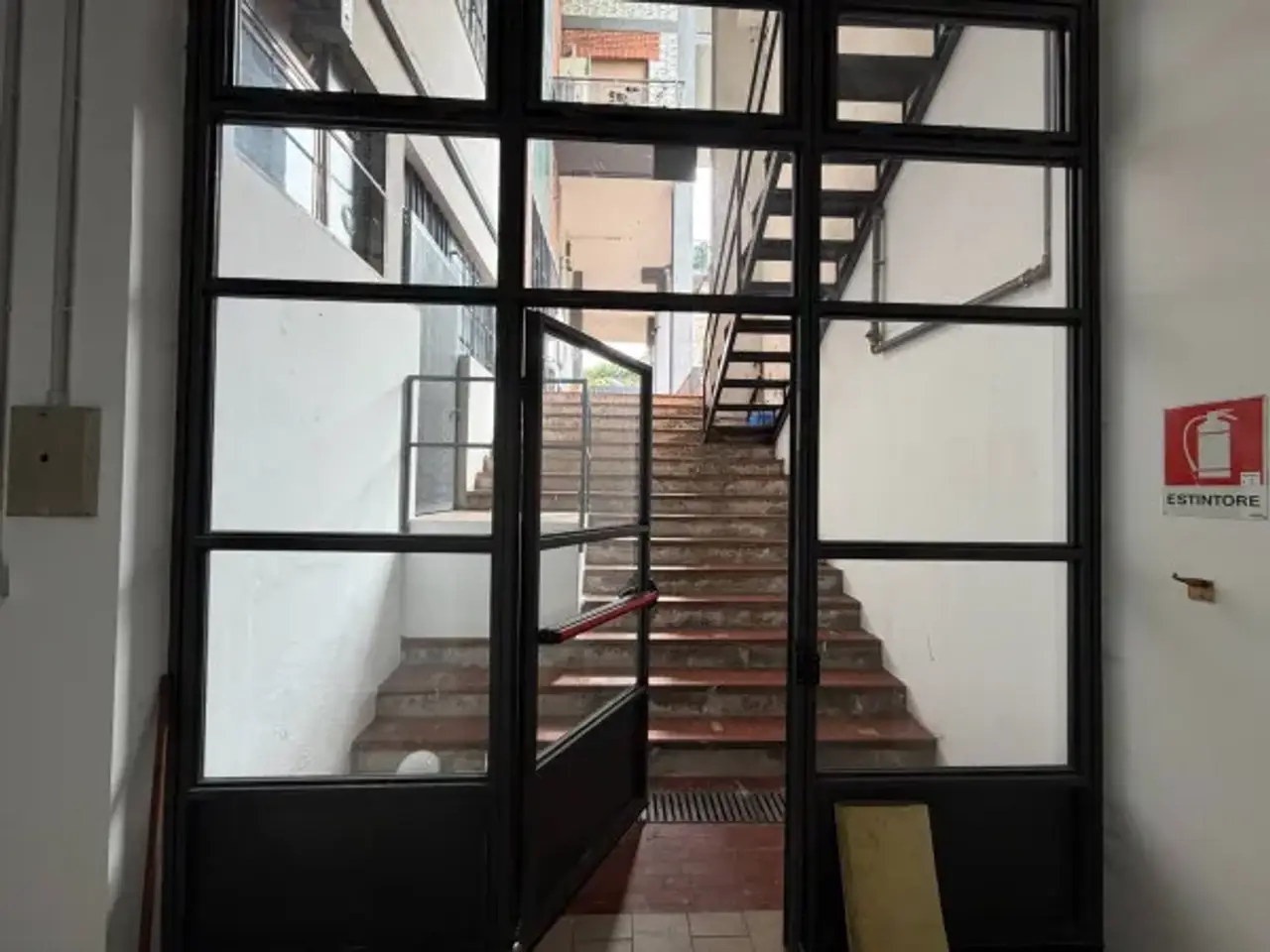 Negozio in Via Provinciale 17, Alzano Lombardo, {3} - Foto 2