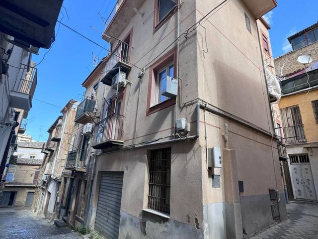 2-room flat in Via Pampillonia 155, Caltanissetta - Photo 1