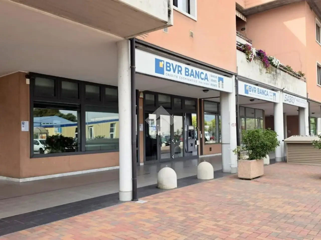 Negozio in Via San Gaspare Bertoni 5, Lavagno, {3} - Foto 1