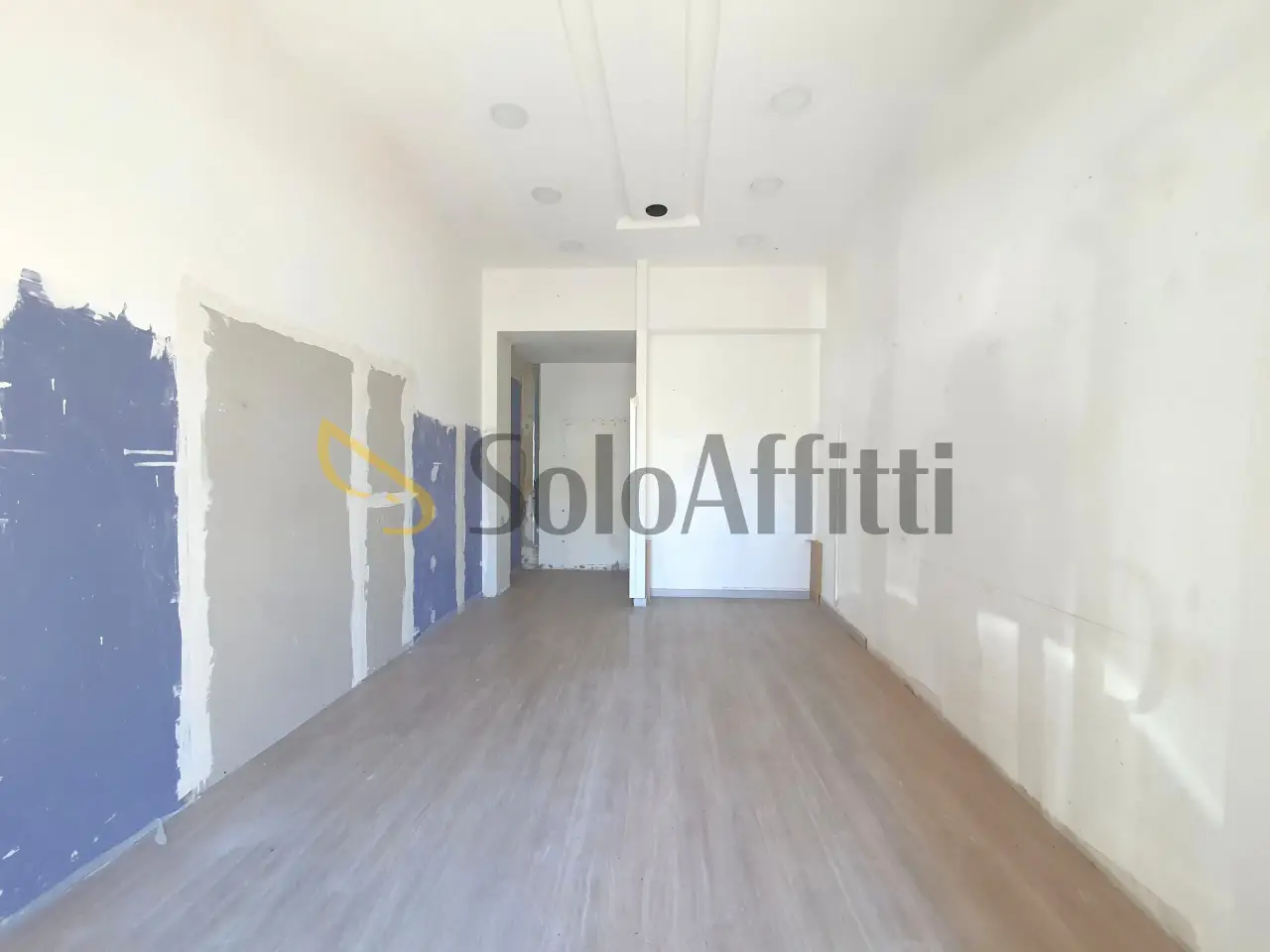 Negozio in Via Tommaso Gullì 9, Catanzaro, {3} - Foto 2