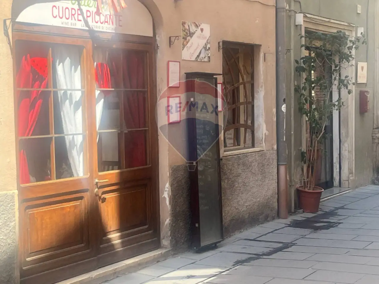 Negozio in Via Giuseppe Garibaldi 73, Foligno, {3} - Foto 2