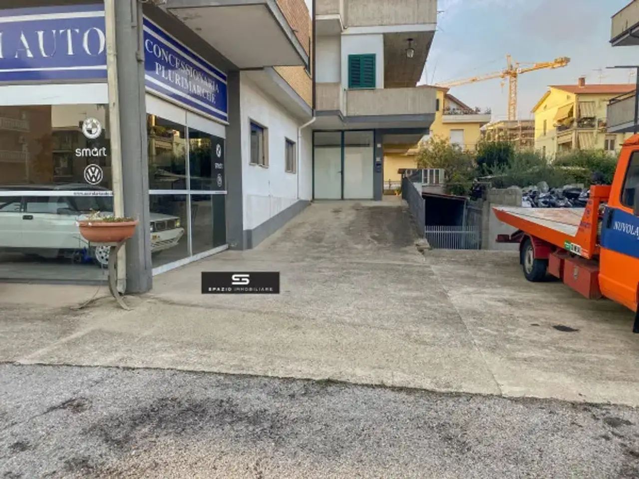 Negozio in Via Cristoforo Colombo 63, Teramo, {3} - Foto 1