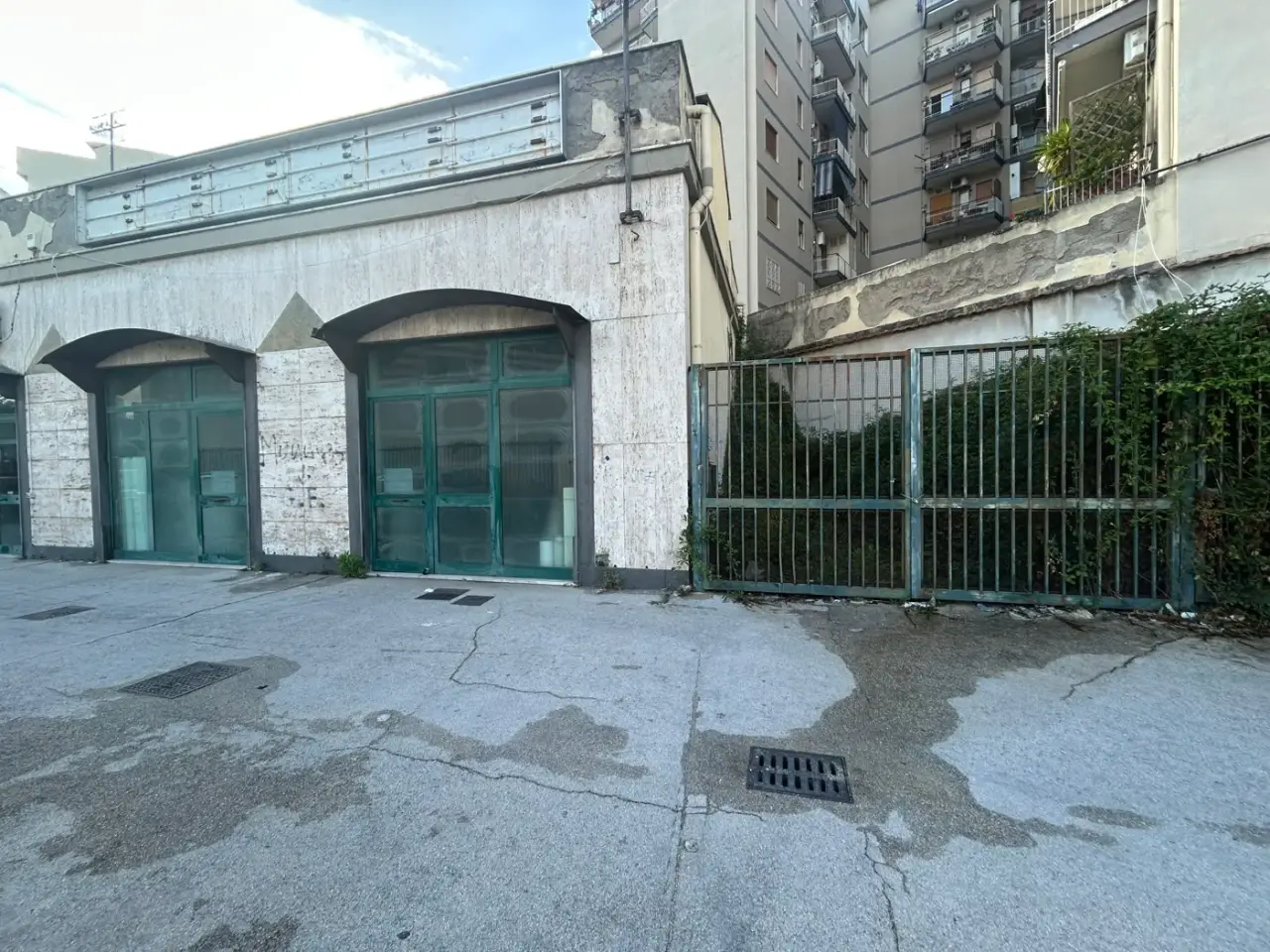 Palazzina commerciale in Piazza Enrico Cenni 1, Napoli, {3} - Foto 2