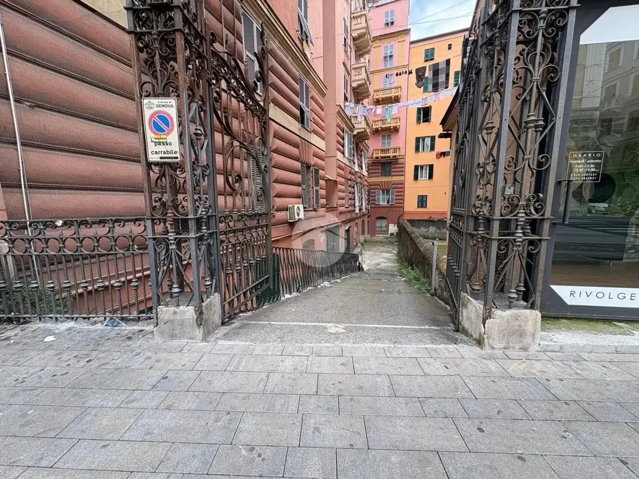 Magazzino in Via Via Cornigliano 242, Genova, {3} - Foto 2