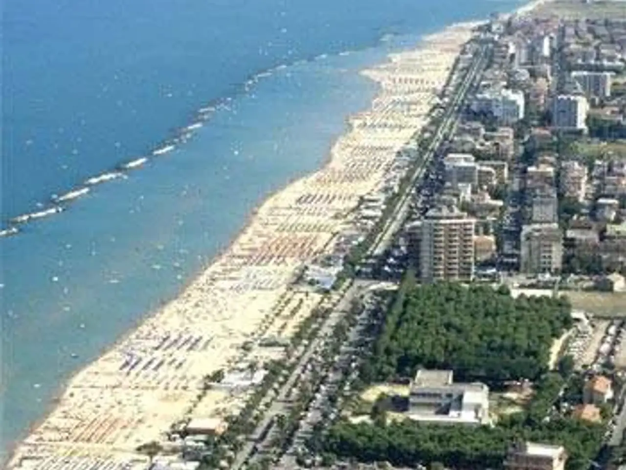 Esercizio commerciale in Via Sacconi 47, Porto San Giorgio, {3} - Foto 2