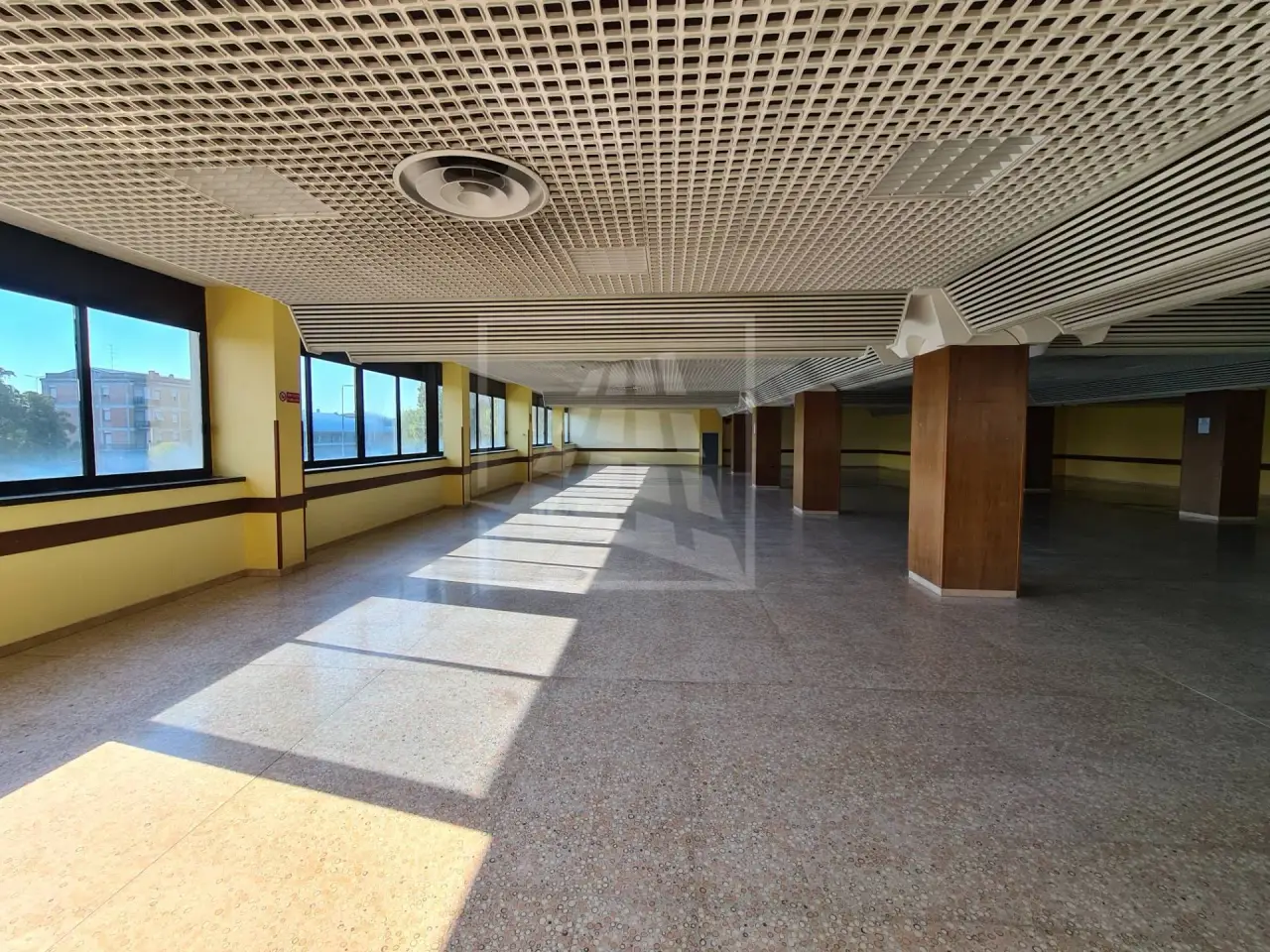 Negozio in Via Guglielmo Oberdan 4, Reggio Emilia, {3} - Foto 1
